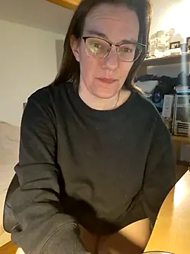 Snapshot of SpiceLea chatting on 03/07/25, 04:55 SpiceLea online show from 03/07/25, 04:55