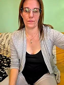 SpiceLea online show from 11/08/25, 03:23