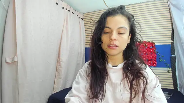 Snapshot of rosse_2504 chatting on 05/19/26, 12:22 rosse 2504 online show from 05/19/26, 12:22