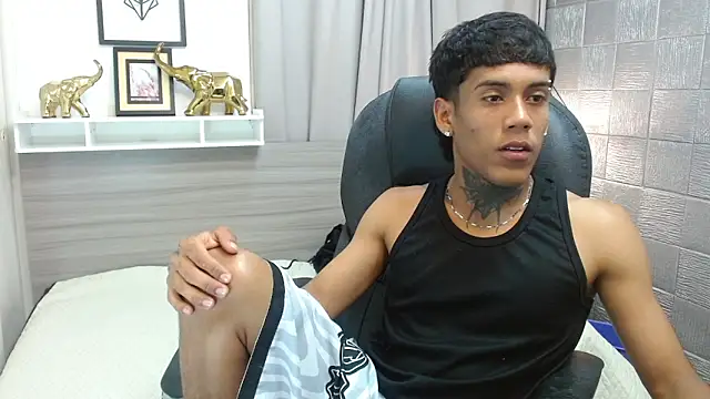 Snapshot of Alan_Cute18 chatting on 02/14/26, 04:31 Alan Cute18 online show from 02/14/26, 04:31