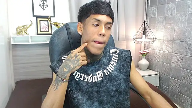 Snapshot of Alan_Cute18 chatting on 02/22/26, 12:47 Alan Cute18 online show from 02/22/26, 12:47