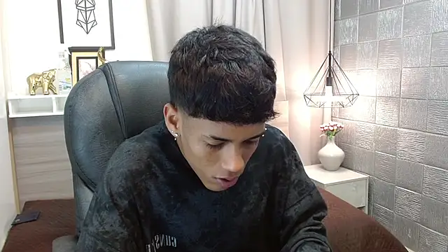 Snapshot of Alan_Cute18 chatting on 03/02/26, 01:18 Alan Cute18 online show from 03/02/26, 01:18