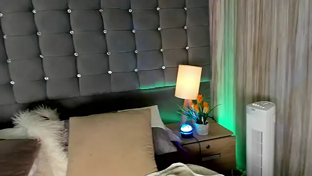 Snapshot of Poacahontasfg chatting on 03/16/25, 03:58 Poacahontasfg online show from 03/16/25, 03:58