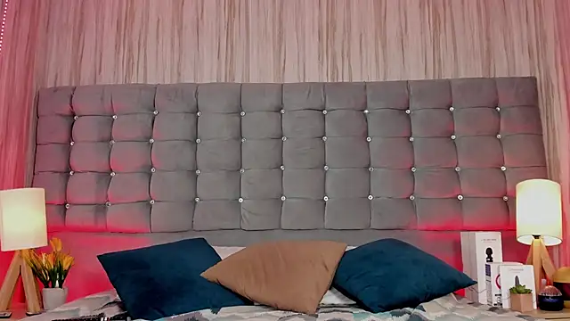 Snapshot of Poacahontasfg chatting on 09/19/25, 04:03 Poacahontasfg online show from 09/19/25, 04:03