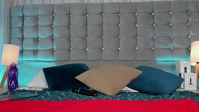 Snapshot of Poacahontasfg chatting on 10/10/25, 04:00 Poacahontasfg online show from 10/10/25, 04:00