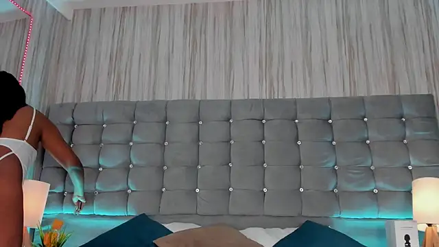 Snapshot of Poacahontasfg chatting on 10/11/25, 04:01 Poacahontasfg online show from 10/11/25, 04:01