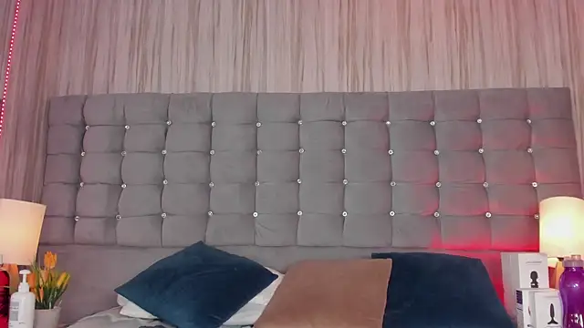 Snapshot of Poacahontasfg chatting on 10/14/25, 04:02 Poacahontasfg online show from 10/14/25, 04:02