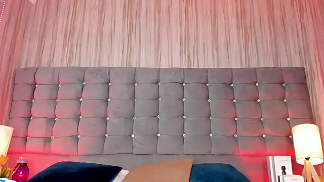 Snapshot of Poacahontasfg chatting on 10/20/25, 04:02 Poacahontasfg online show from 10/20/25, 04:02