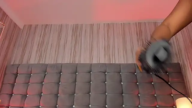 Snapshot of Poacahontasfg chatting on 10/24/25, 03:58 Poacahontasfg online show from 10/24/25, 03:58