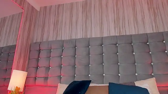 Snapshot of Poacahontasfg chatting on 10/26/25, 04:07 Poacahontasfg online show from 10/26/25, 04:07