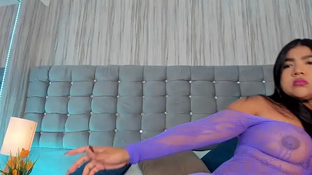 Snapshot of Poacahontasfg chatting on 10/27/25, 04:05 Poacahontasfg online show from 10/27/25, 04:05