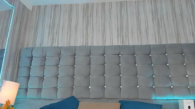 Snapshot of Poacahontasfg chatting on 11/04/25, 04:00 Poacahontasfg online show from 11/04/25, 04:00