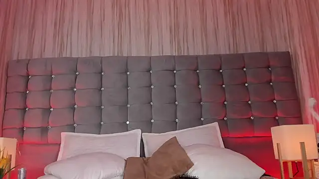 Snapshot of Poacahontasfg chatting on 11/24/25, 03:50 Poacahontasfg online show from 11/24/25, 03:50