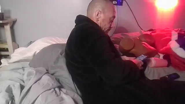 Snapshot of deepinnnnn chatting on 12/23/25, 06:11 deepinnnnn online show from 12/23/25, 06:11