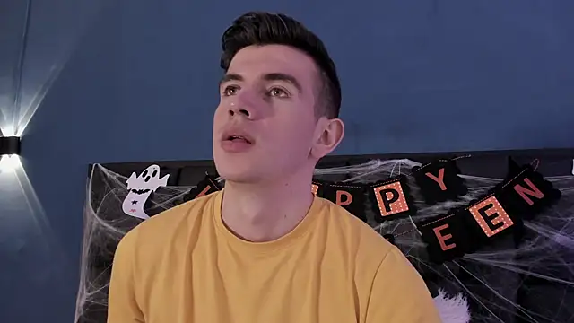 MikaelSlow online show from 10/19/25, 04:35