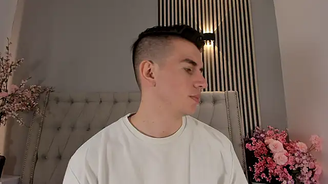 MikaelSlow online show from 12/01/25, 07:41