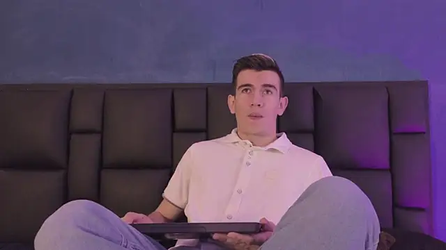 MikaelSlow online show from 03/25/26, 04:29