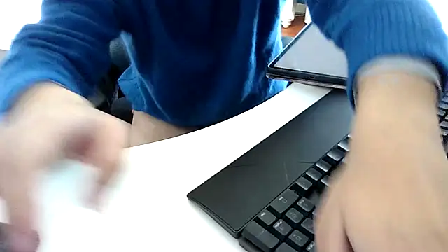 Snapshot of big-pig chatting on 02/13/25, 01:40 big-pig online show from 02/13/25, 01:40