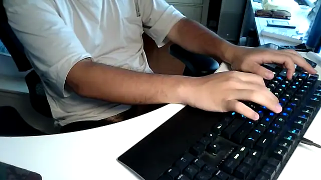 Snapshot of big-pig chatting on 10/04/25, 08:23 big-pig online show from 10/04/25, 08:23