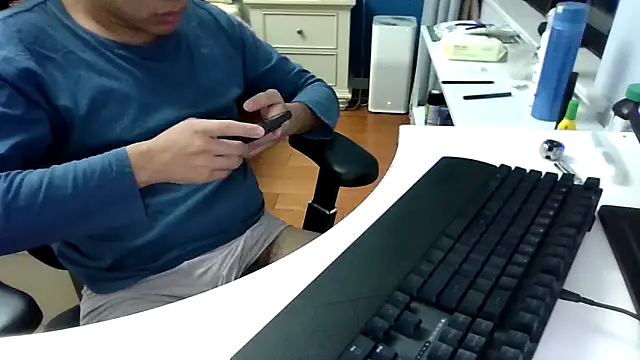 Snapshot of big-pig chatting on 10/24/25, 02:02 big-pig online show from 10/24/25, 02:02