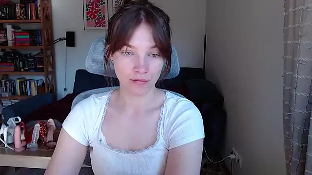 Snapshot of kenzie_x chatting on 05/25/26, 06:19 kenzie x online show from 05/25/26, 06:19
