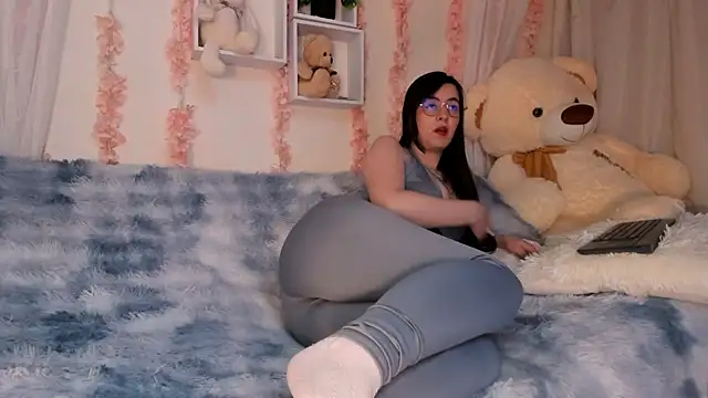 Idara and Edahi01 online show from 04/21/26, 01:42