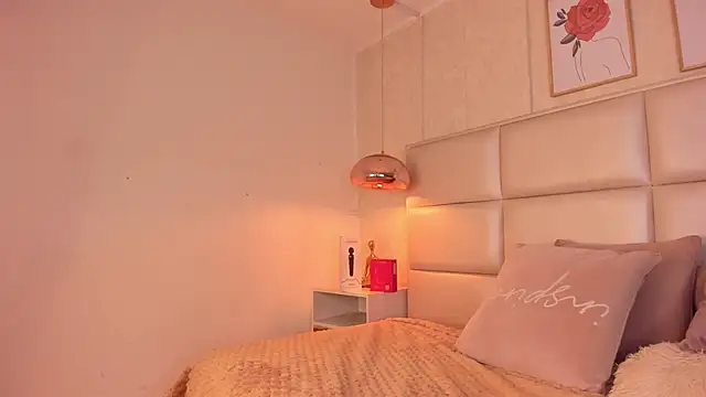 Aily Yozuko online show from 10/28/25, 02:48