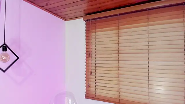 GENNESIS LOVE online show from 12/23/25, 04:10