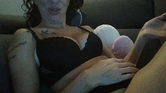 MarikaMilff online show from 10/14/25, 09:15