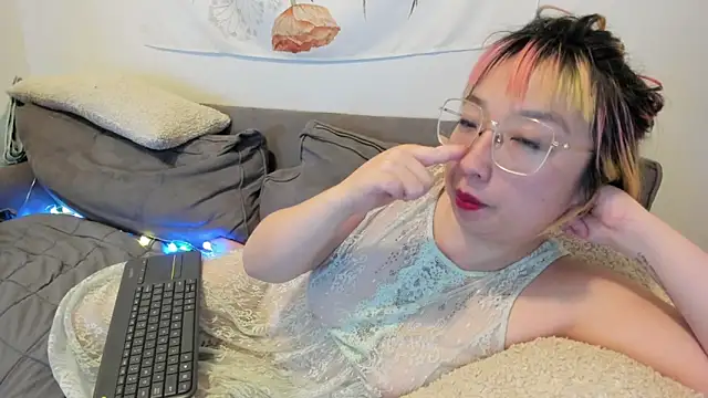 Snapshot of luxgray chatting on 12/25/24, 06:20 luxgray online show from 12/25/24, 06:20