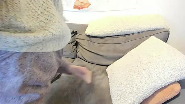 Snapshot of luxgray chatting on 03/02/25, 12:42 luxgray online show from 03/02/25, 12:42