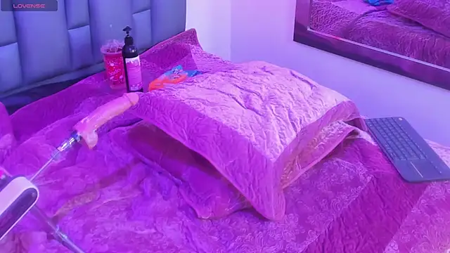 Snapshot of brithanyadams23 chatting on 02/15/25, 08:33 brithanyadams23 online show from 02/15/25, 08:33