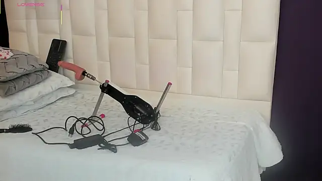 Snapshot of brithanyadams23 chatting on 10/04/25, 03:37 brithanyadams23 online show from 10/04/25, 03:37