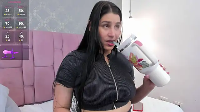 Snapshot of brithanyadams23 chatting on 11/23/25, 03:23 brithanyadams23 online show from 11/23/25, 03:23