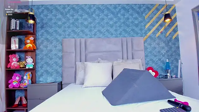 NiiaMoore online show from 04/07/26, 07:36