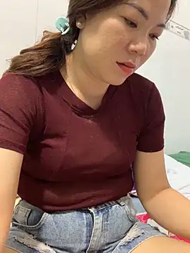 Snapshot of Baby-bigtits chatting on 03/08/25, 02:51 Baby-bigtits online show from 03/08/25, 02:51