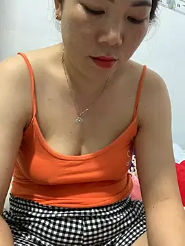 Snapshot of Baby-bigtits chatting on 03/19/25, 10:33 Baby-bigtits online show from 03/19/25, 10:33