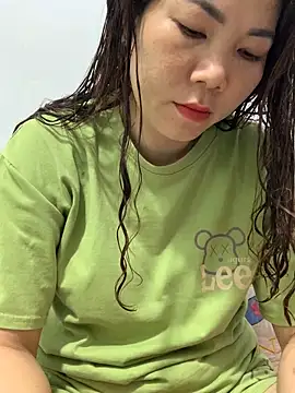 Snapshot of Baby-bigtits chatting on 03/20/25, 12:00 Baby-bigtits online show from 03/20/25, 12:00