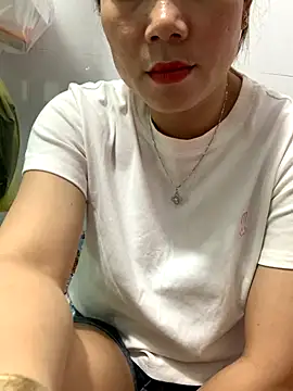 Snapshot of Baby-bigtits chatting on 09/22/25, 02:02 Baby-bigtits online show from 09/22/25, 02:02