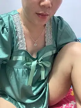 Snapshot of Baby-bigtits chatting on 09/28/25, 12:32 Baby-bigtits online show from 09/28/25, 12:32