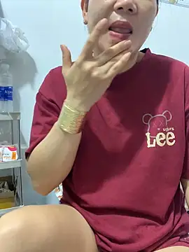 Snapshot of Baby-bigtits chatting on 10/13/25, 11:49 Baby-bigtits online show from 10/13/25, 11:49