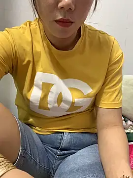 Snapshot of Baby-bigtits chatting on 10/17/25, 02:15 Baby-bigtits online show from 10/17/25, 02:15