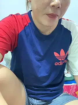 Snapshot of Baby-bigtits chatting on 10/19/25, 04:13 Baby-bigtits online show from 10/19/25, 04:13