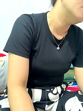 Snapshot of Baby-bigtits chatting on 10/21/25, 04:35 Baby-bigtits online show from 10/21/25, 04:35