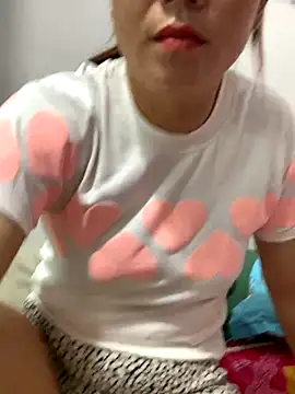 Snapshot of Baby-bigtits chatting on 10/25/25, 02:52 Baby-bigtits online show from 10/25/25, 02:52