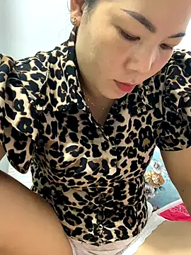 Snapshot of Baby-bigtits chatting on 11/17/25, 04:07 Baby-bigtits online show from 11/17/25, 04:07