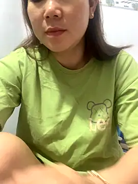 Snapshot of Baby-bigtits chatting on 12/04/25, 10:40 Baby-bigtits online show from 12/04/25, 10:40