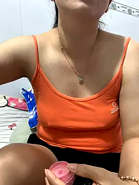 Snapshot of Baby-bigtits chatting on 12/13/25, 11:32 Baby-bigtits online show from 12/13/25, 11:32