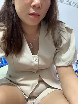 Snapshot of Baby-bigtits chatting on 12/14/25, 01:05 Baby-bigtits online show from 12/14/25, 01:05