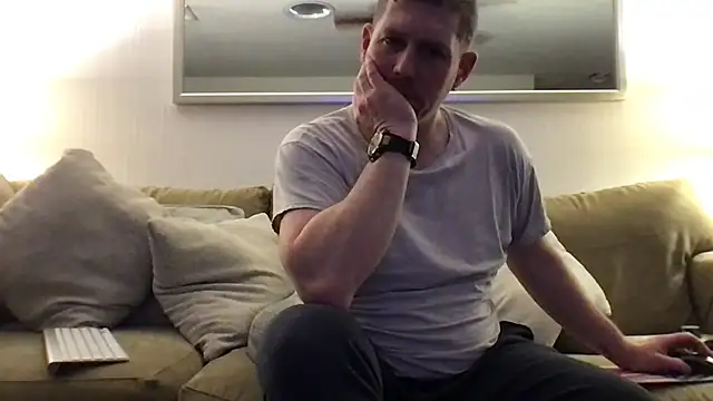 Snapshot of Rock_Pierce chatting on 02/15/25, 02:44 Rock Pierce online show from 02/15/25, 02:44